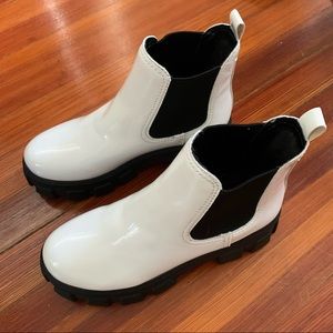 Circus By Sam Edelman Darielle Threaded White Chelsea Boot